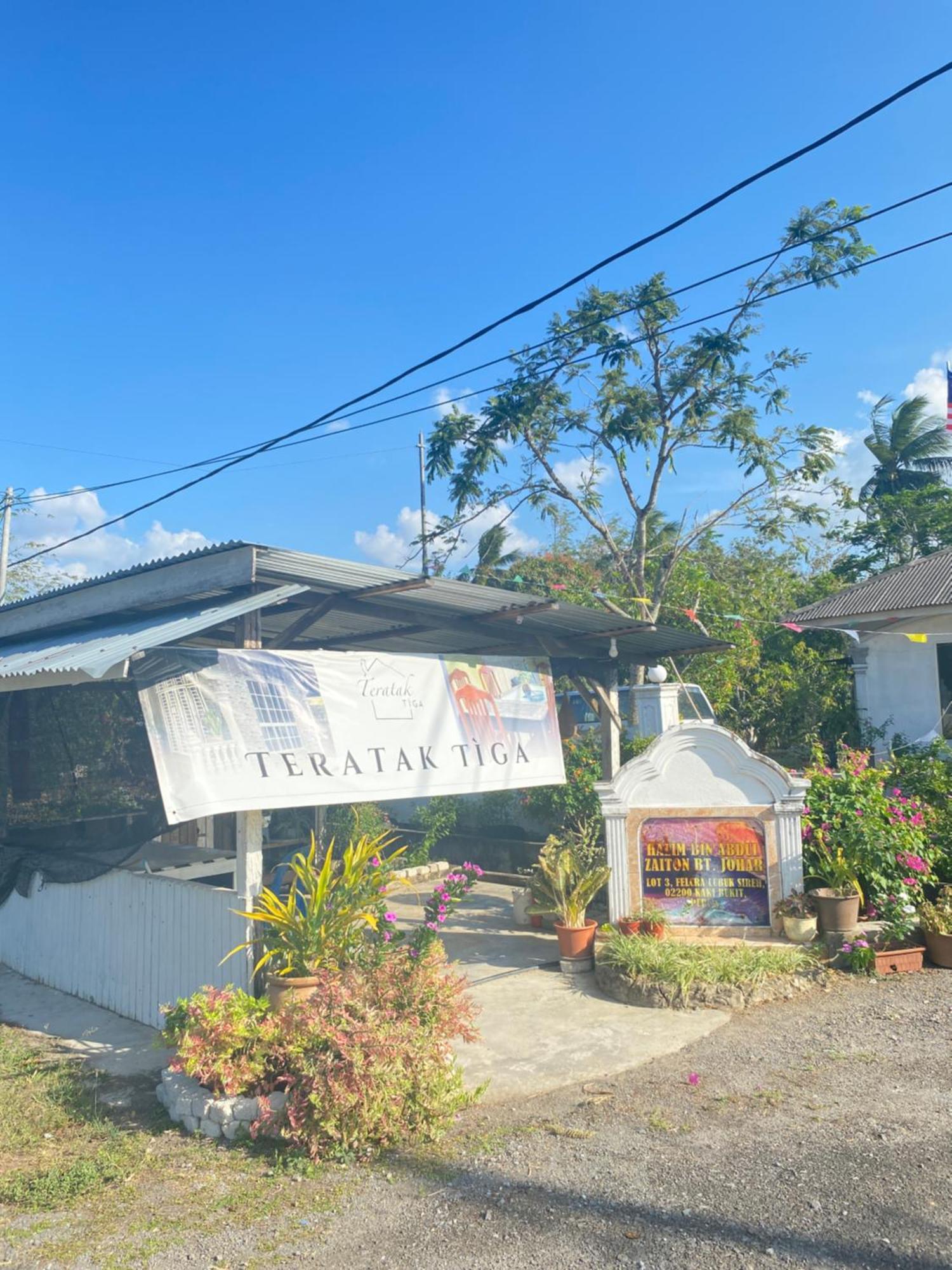 Teratak Tiga Homestay Padang Besar Kaki Bukit Экстерьер фото